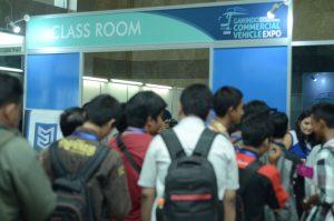 Hindari Kecelakaan, Begini Cara Aman Mengemudi Truk dan Bus