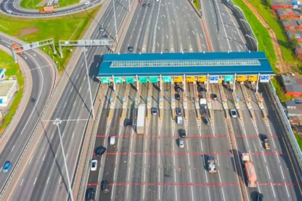 3 Essential Toll Road Safety Standards for Heavy Fleets